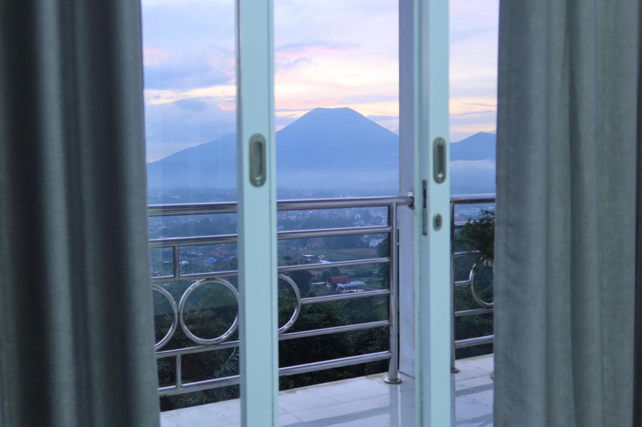 Narwastu Hills Hotel Tomohon Екстериор снимка